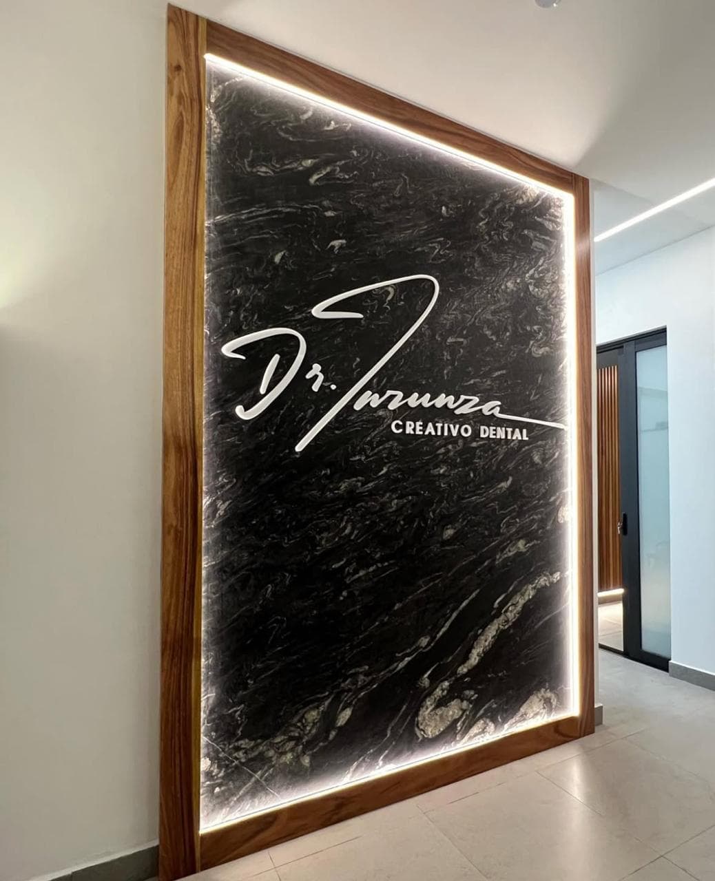 Firma del Dr. Inzunza en Creativo Dental