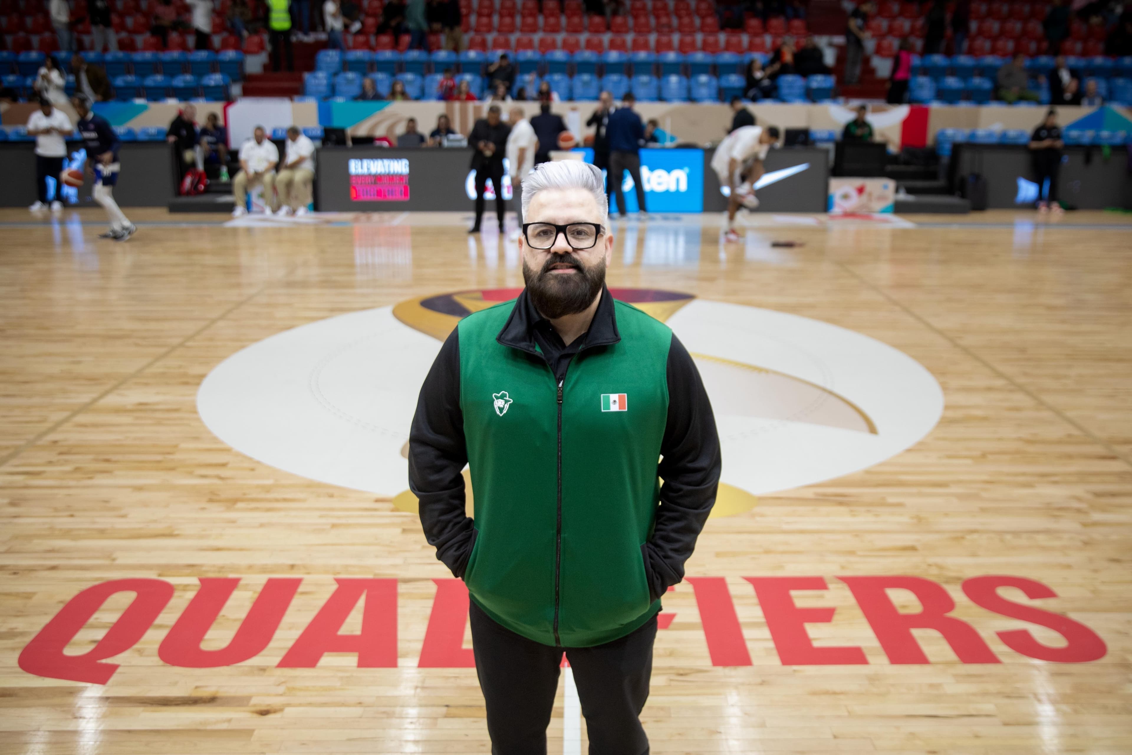 Dr. Carlos Inzunza con la Selección Mexicana de Basquetbol